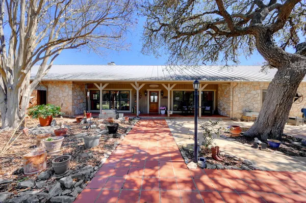 $985,000 | 257 Encino Loop, Kerrville, TX 78028
