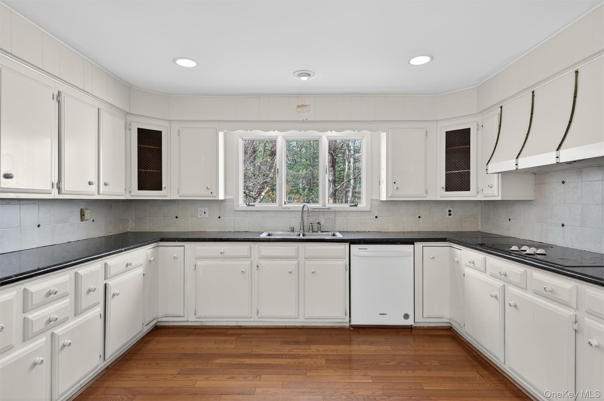 41 Whitlock Road Otisville, NY 10963 - Photo 15 of 48 You will definitely have more than enough cabinet and countertop space ion the bright country kitchen
