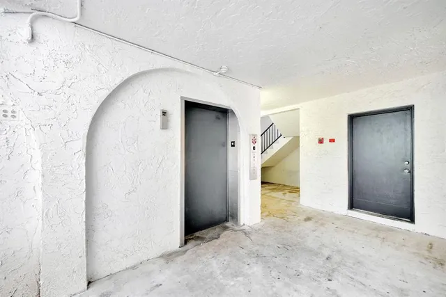a view of a big room with closet and mirror