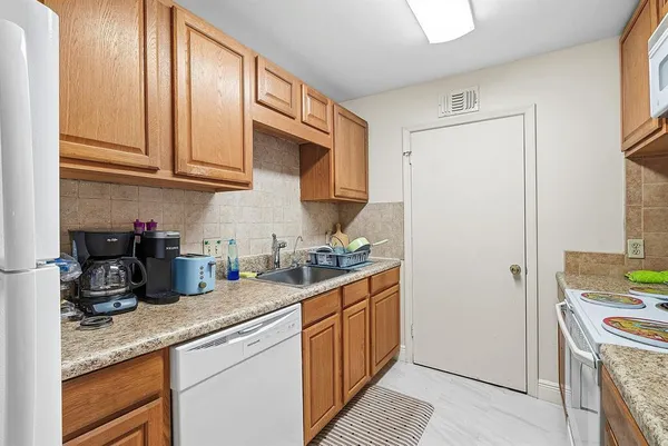 $1,800 | 2319 North Congress Avenue, Boynton Beach, FL 33426