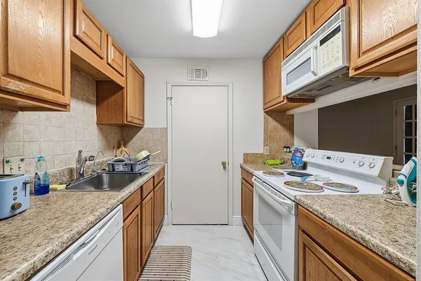 $1,800 | 2319 North Congress Avenue, Boynton Beach, FL 33426