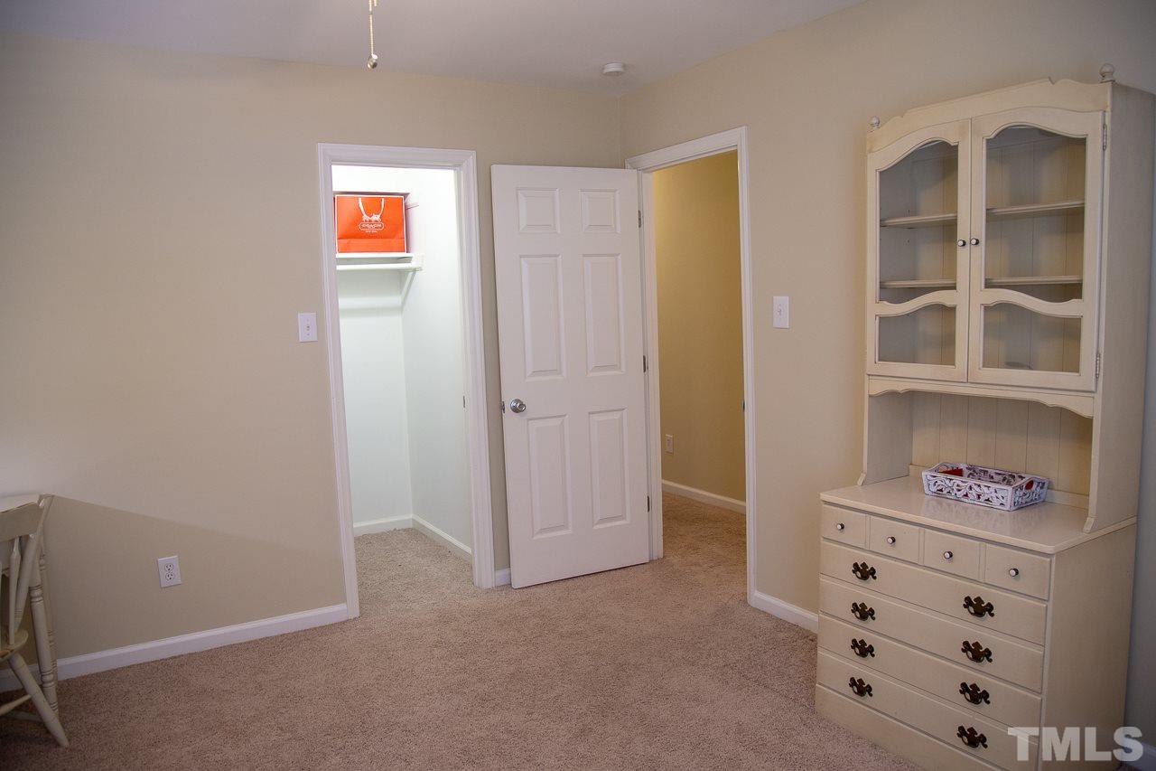 5613 Hamstead Crossing Raleigh, NC 27612 - Photo 13 of 20