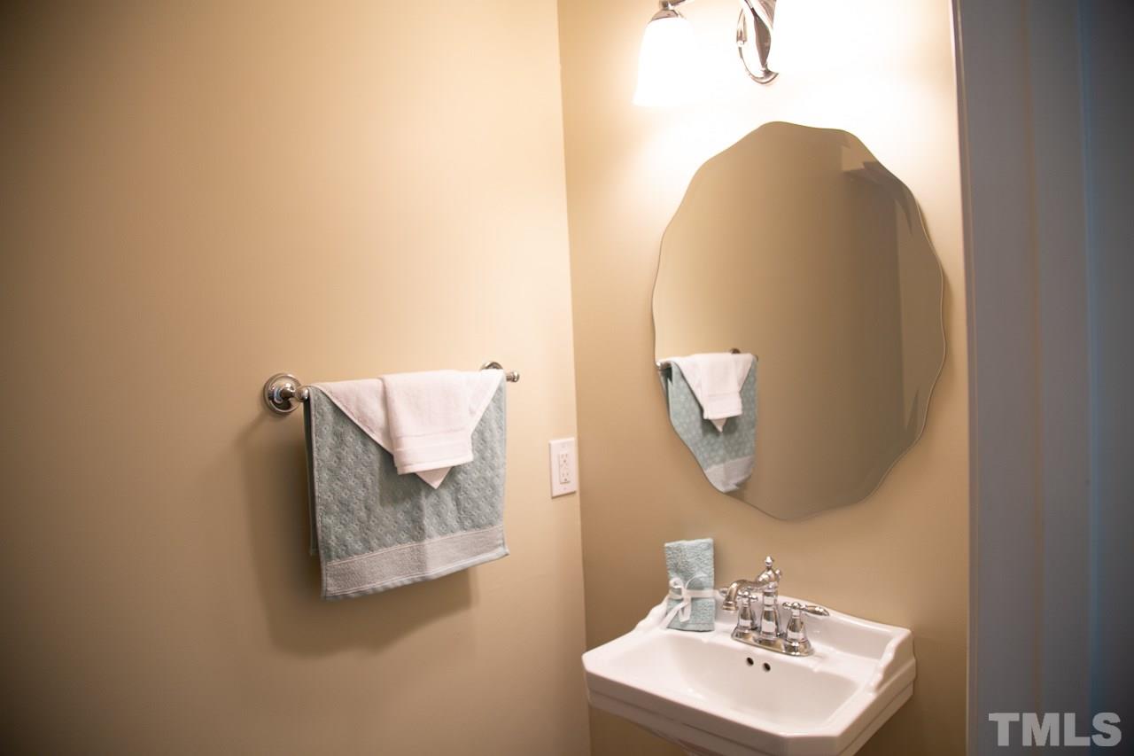 5613 Hamstead Crossing Raleigh, NC 27612 - Photo 10 of 20 a bathroom with a sink and mirror