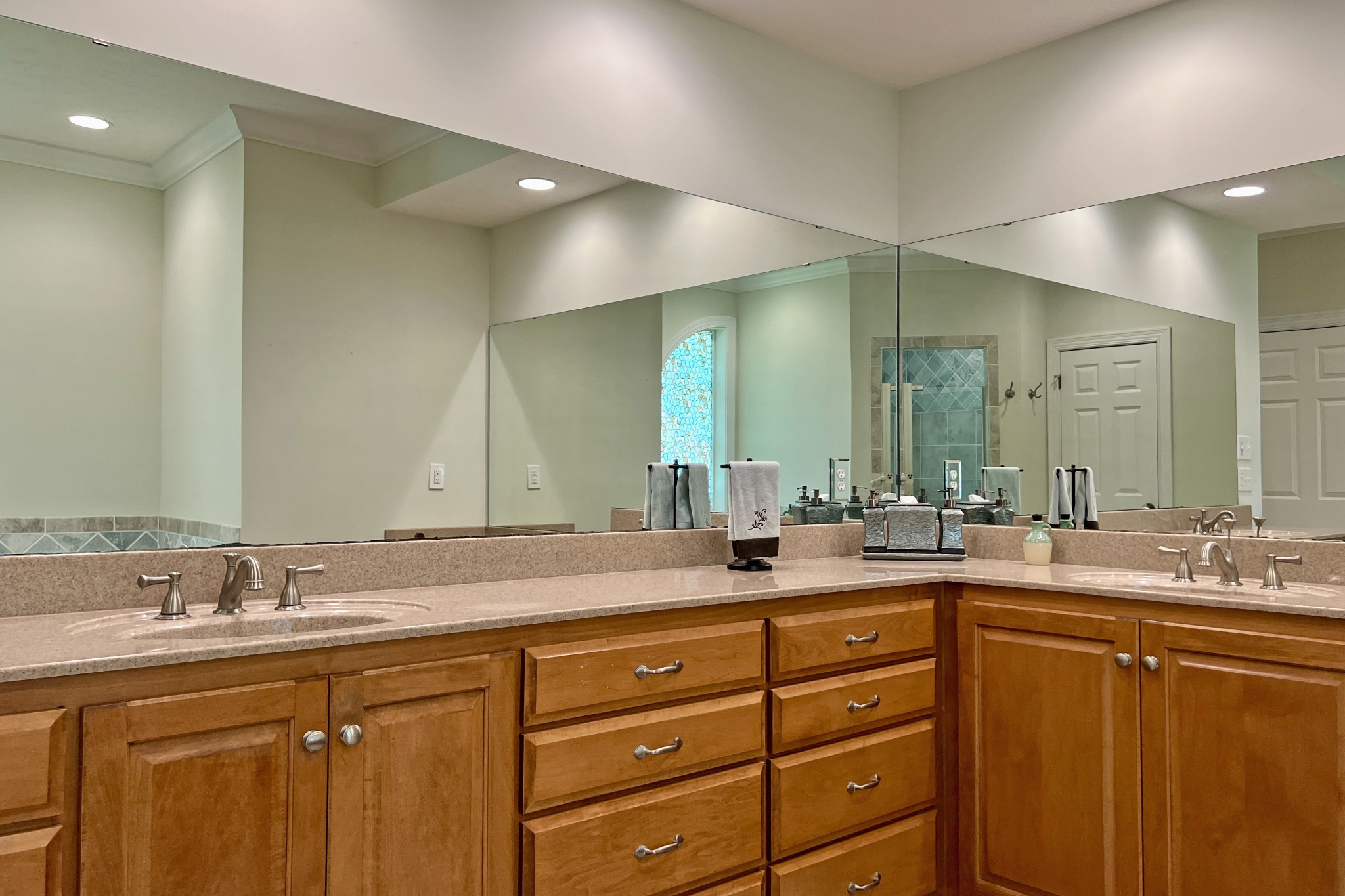1371 Johns Loop Road Franklin, KY 42134 - Photo 29 of 72 a bathroom with double vanity sinks and a large mirror