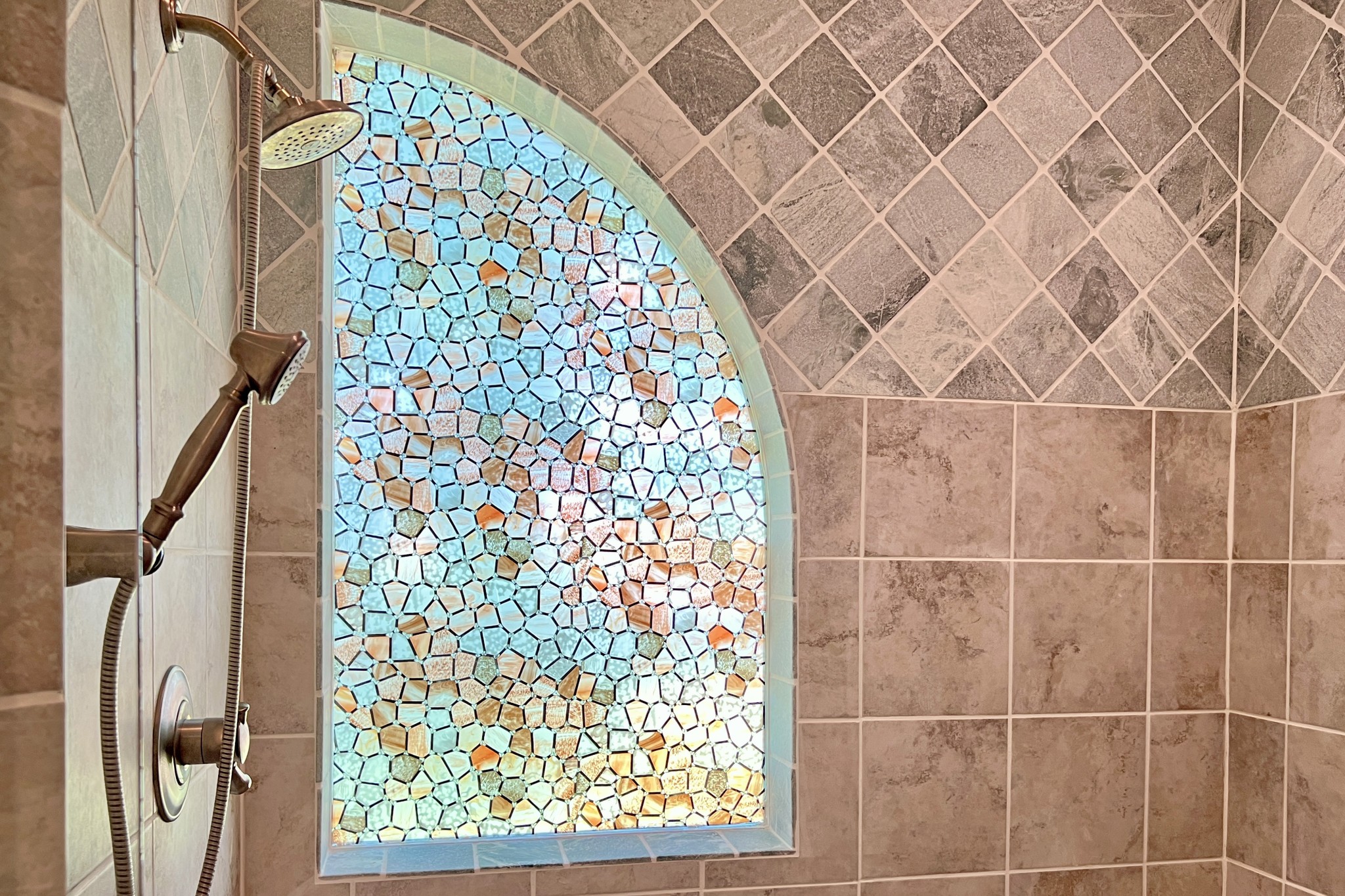 1371 Johns Loop Road Franklin, KY 42134 - Photo 31 of 72 a bathroom with a shower curtain and a shower curtain