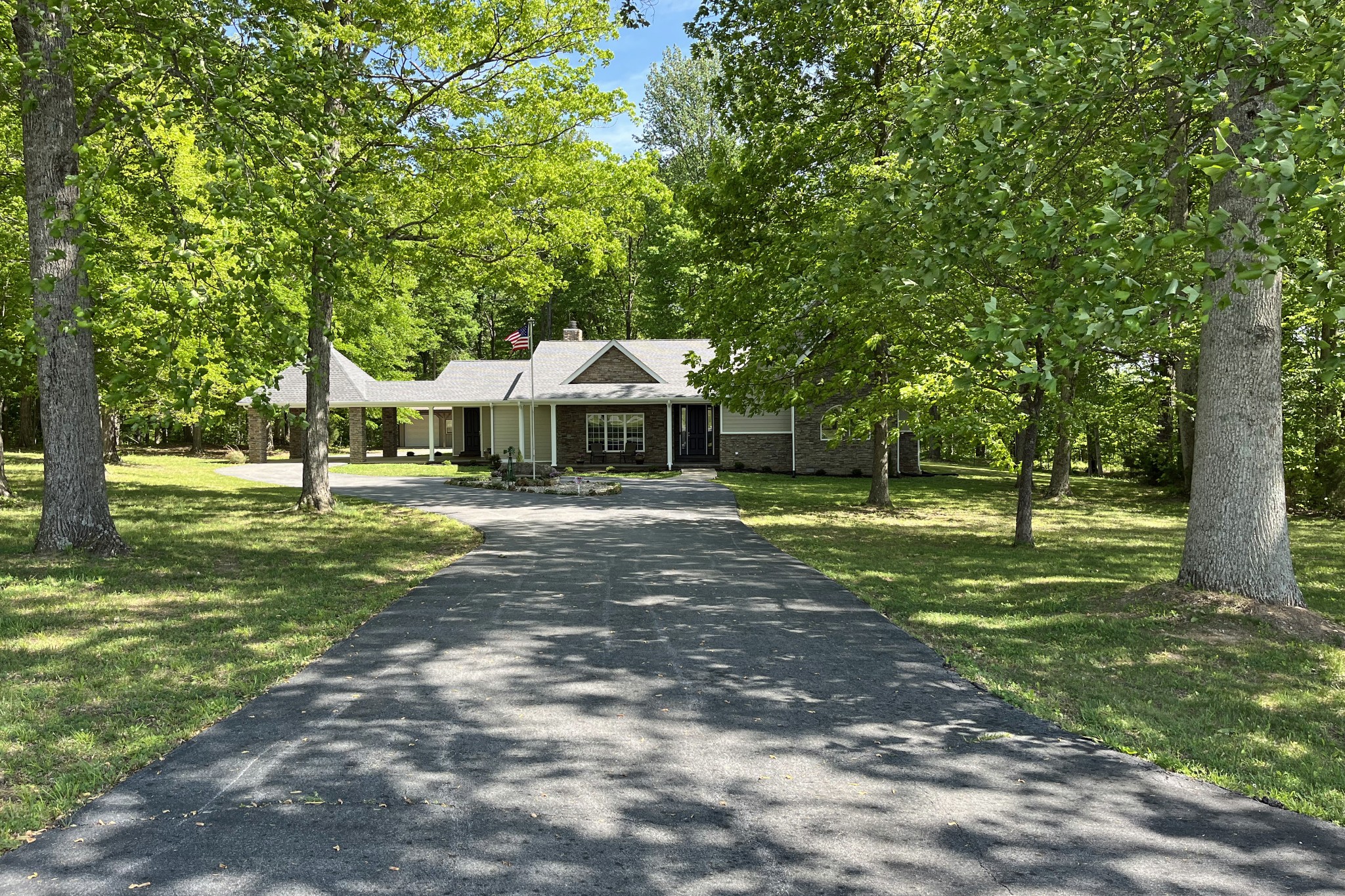 1371 Johns Loop Road Franklin, KY 42134 - Photo 50 of 72 a front view of a house with a yard