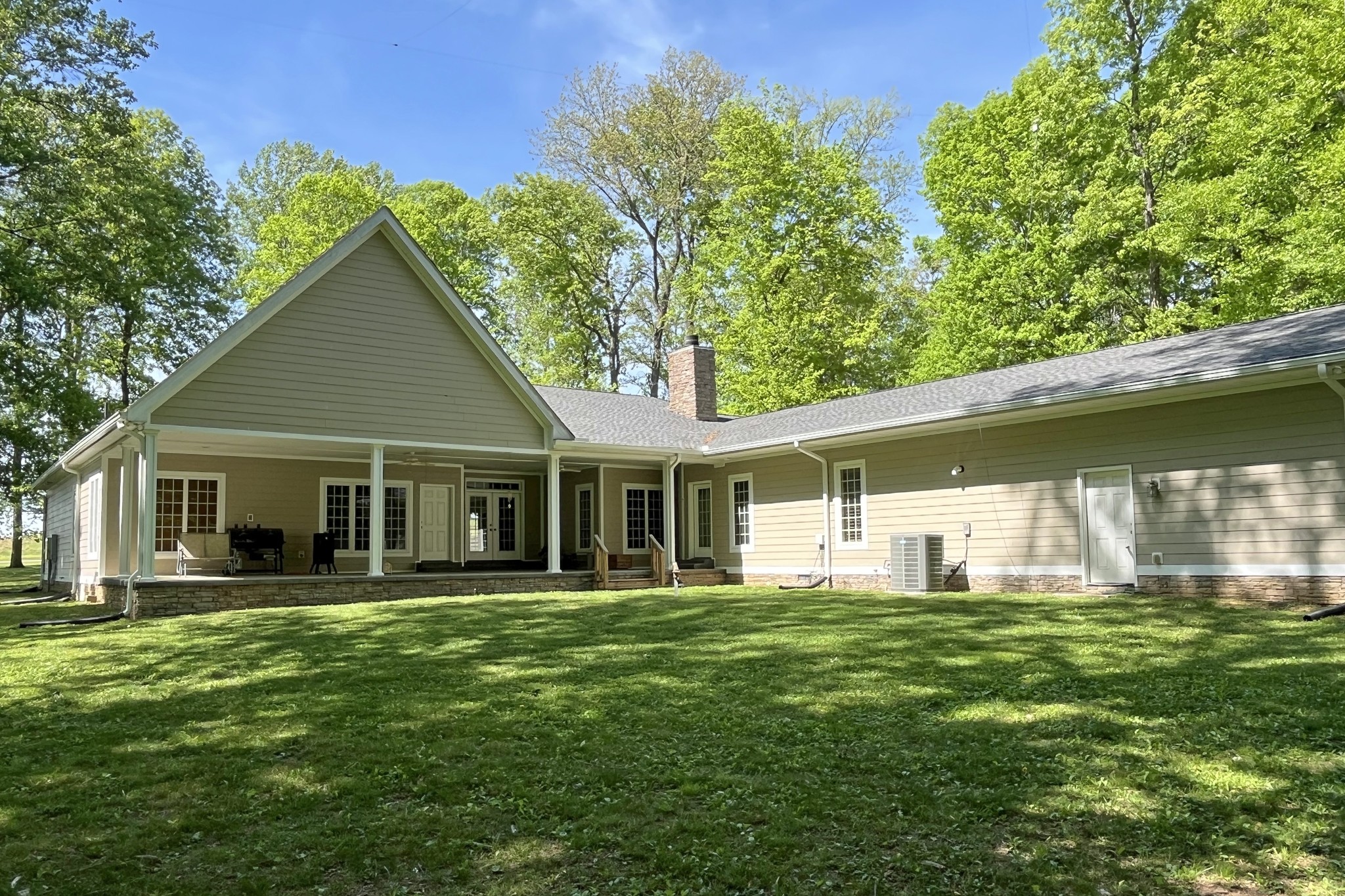 1371 Johns Loop Road Franklin, KY 42134 - Photo 52 of 72 a front view of a house with a garden