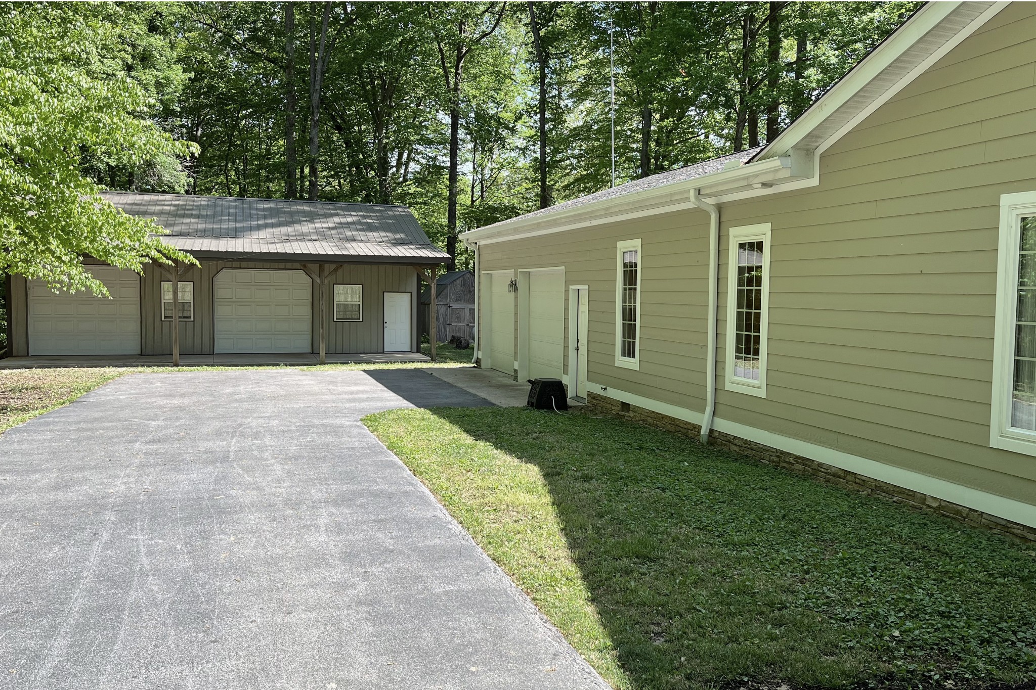 1371 Johns Loop Road Franklin, KY 42134 - Photo 53 of 72 a front view of a house with a yard and garage