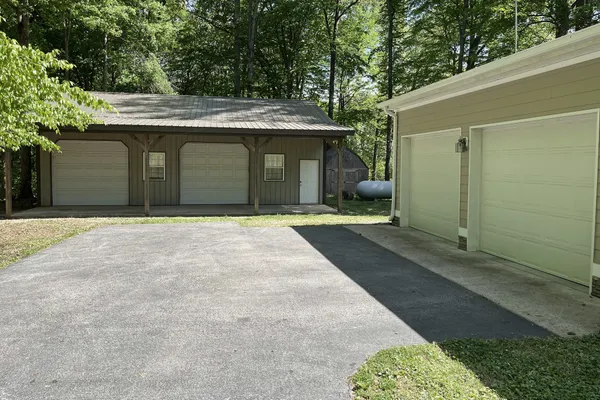 $824,900 | 1371 Johns Loop Road, Franklin, KY 42134