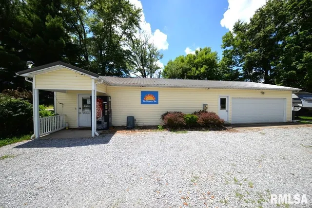 $210,000 | 793 County Road 635, Wayne City, IL 62895