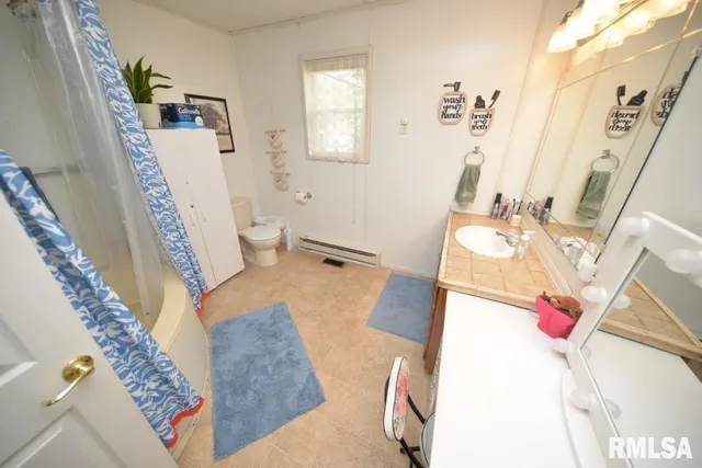 $210,000 | 793 County Road 635, Wayne City, IL 62895