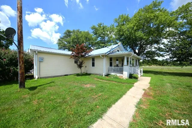 $210,000 | 793 County Road 635, Wayne City, IL 62895