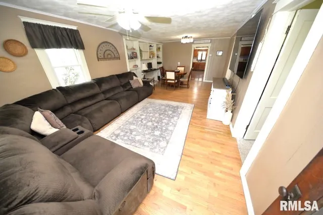 $210,000 | 793 County Road 635, Wayne City, IL 62895