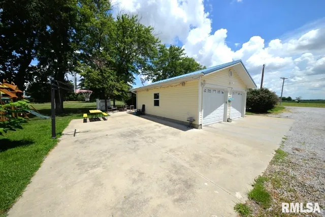 $210,000 | 793 County Road 635, Wayne City, IL 62895