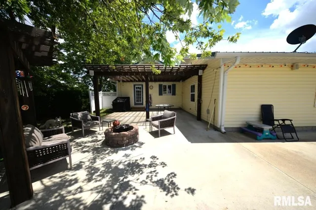 $210,000 | 793 County Road 635, Wayne City, IL 62895