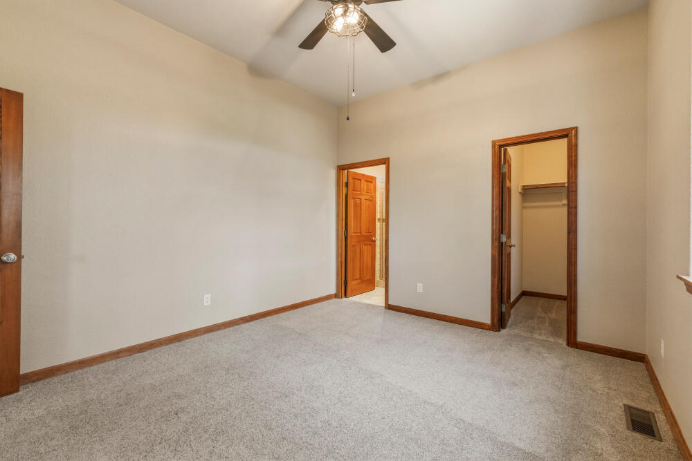 6352 Sanderling Road Klamath Falls, OR 97601 - Photo 33 of 65 Second Primary