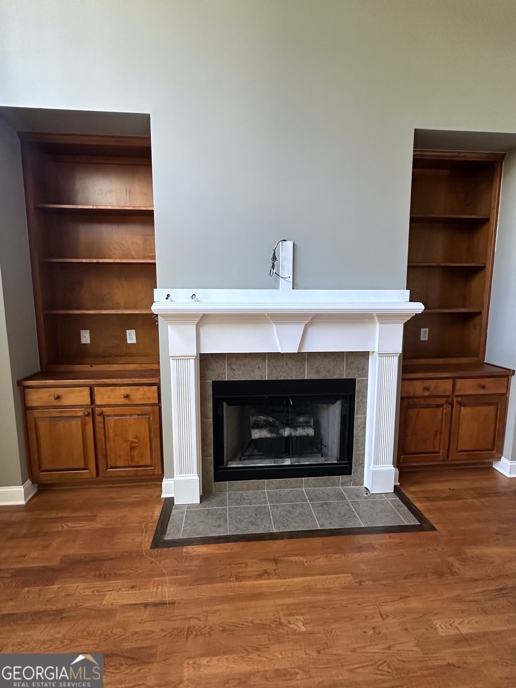 65 Spratlin Way Hull, GA 30646 - Photo 10 of 35 a living room with a fireplace