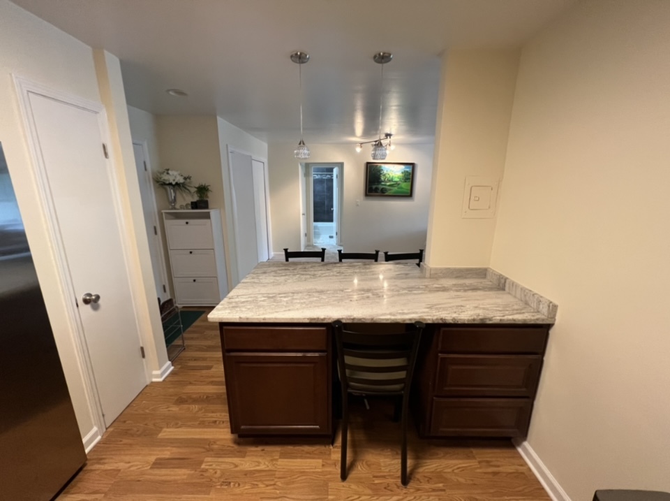 2311 South Goebbert Road, Unit B203 Arlington Heights, IL 60005 - Photo 4 of 13 Gallery Image 4