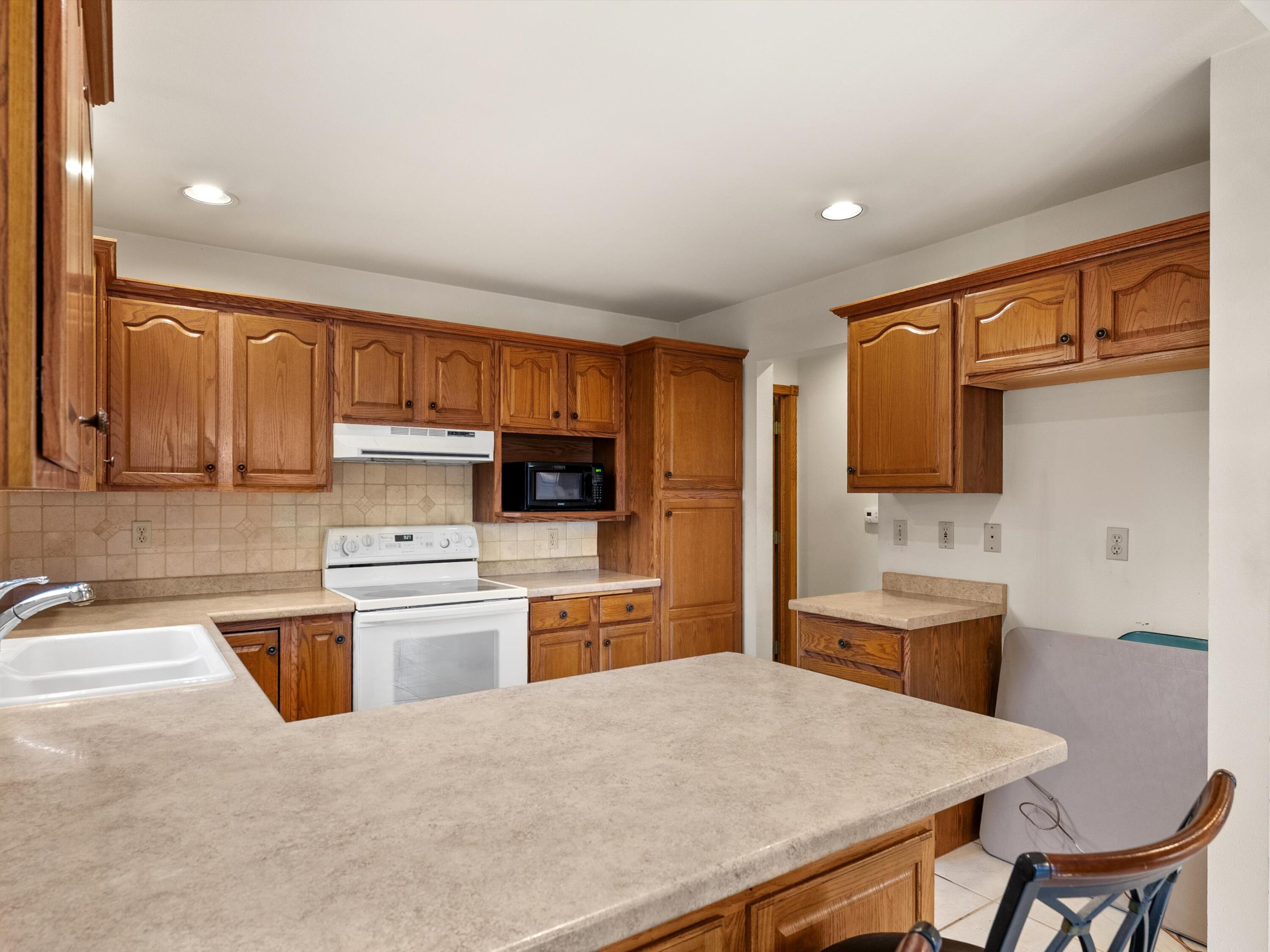 1510 Blue Heron Drive Two Rivers, WI 54241 - Photo 10 of 23 10-010_2723797_07003