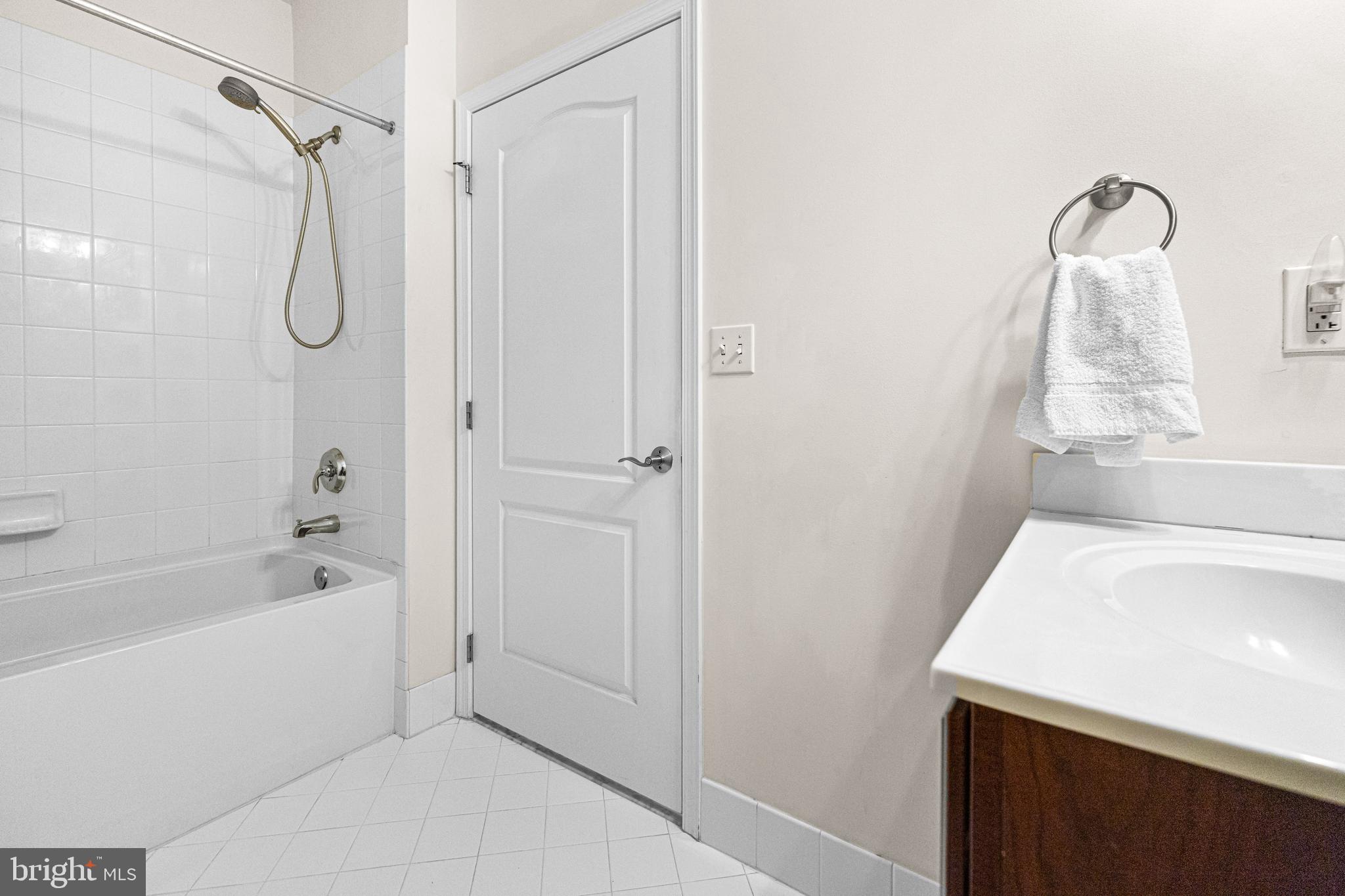 372 Carson Terrace Huntingdon Valley, PA 19006 - Photo 14 of 22 Hall Bath