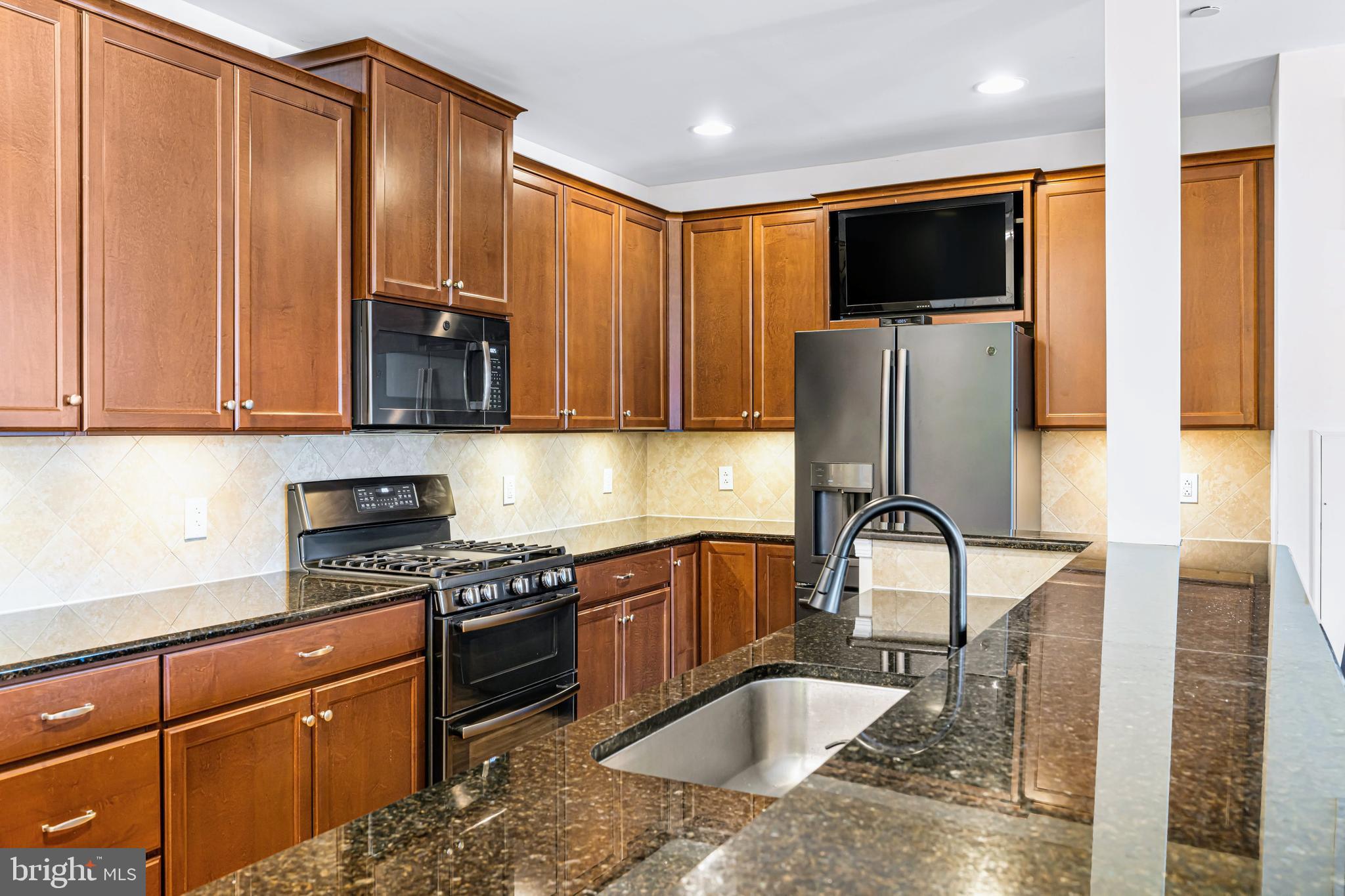 372 Carson Terrace Huntingdon Valley, PA 19006 - Photo 3 of 22