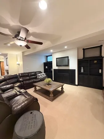 $874,900 | 822 Waters Edge Drive, South Elgin, IL 60177