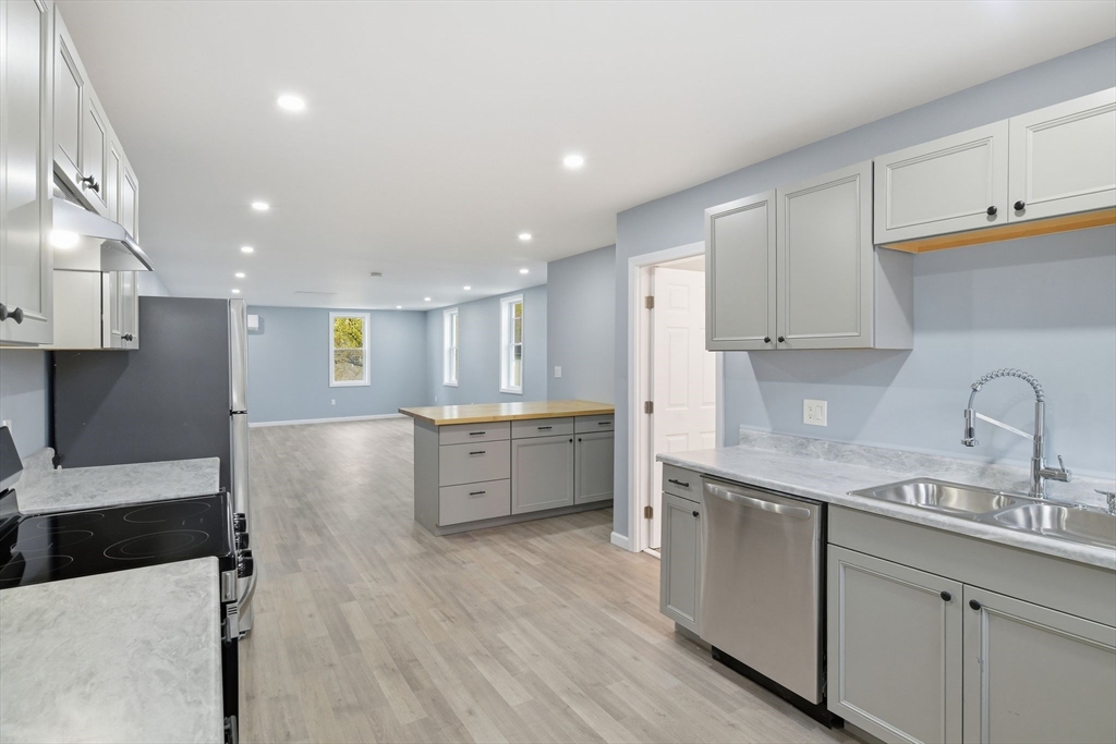 25 Bourne Street Three Rivers, MA 01080 - Photo 4 of 41