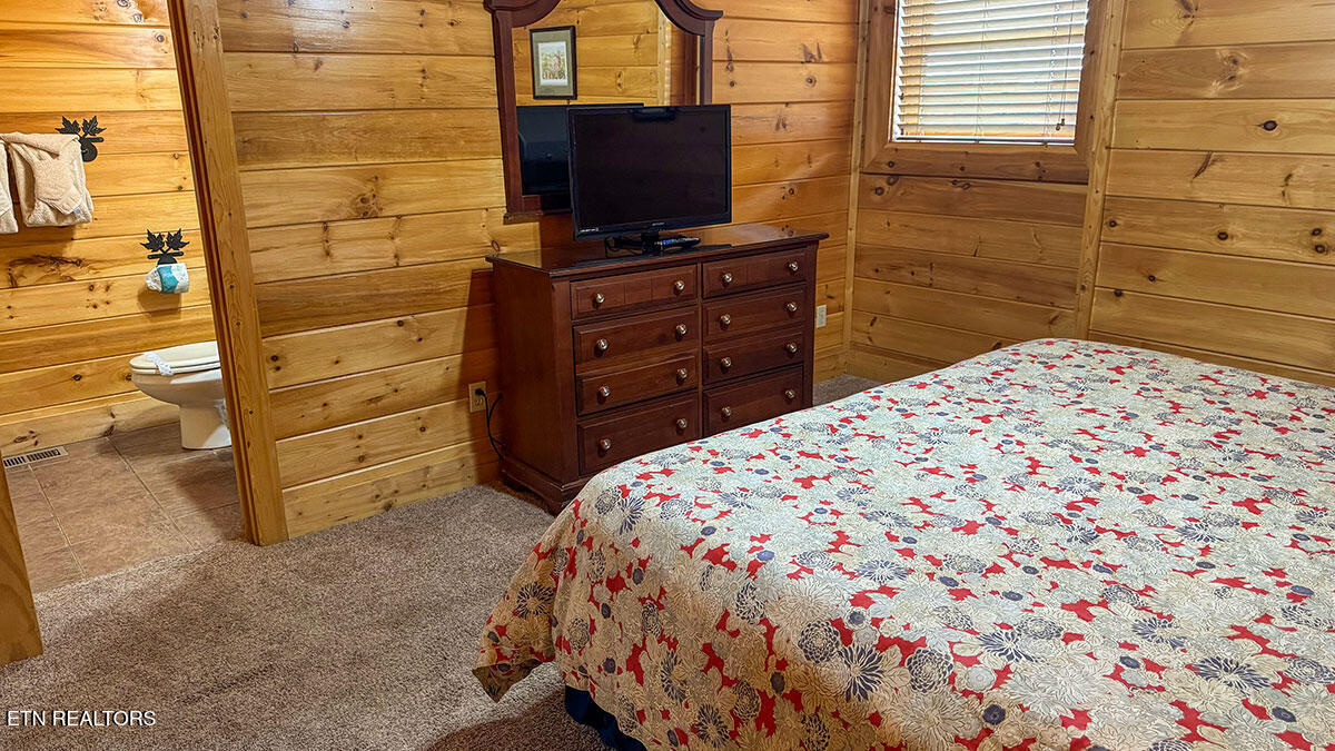 1352 Timberwolf Way Sevierville, TN 37876 - Photo 23 of 41 rental-cabin-28