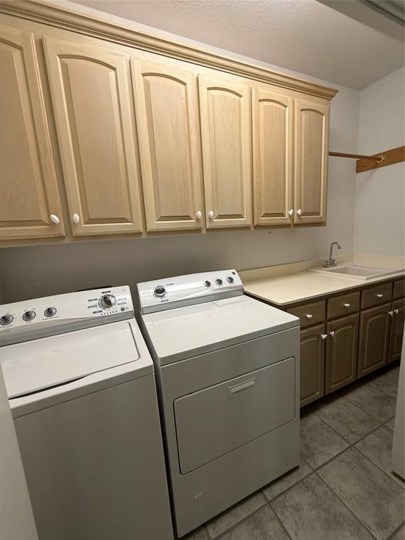 104 Pawnee Trail Gainesville, TX 76240 - Photo 19 of 30 a utility room with dryer and washer