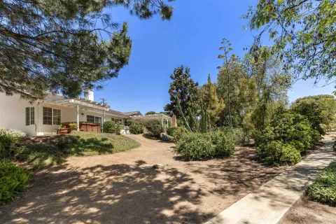 $1,249,000 | 10525 Burned Oak Lane, Escondido, CA 92026