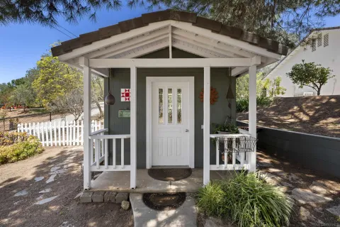 $1,249,000 | 10525 Burned Oak Lane, Escondido, CA 92026