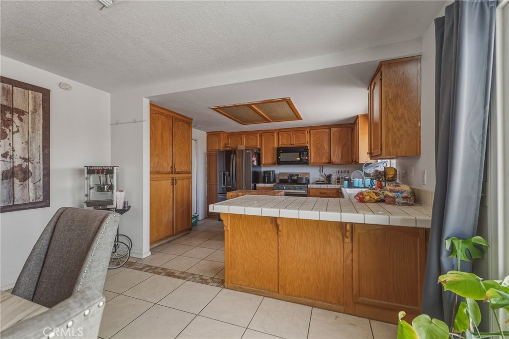 15072 Desert Star Road Apple Valley, CA 92307 - Photo 5 of 17