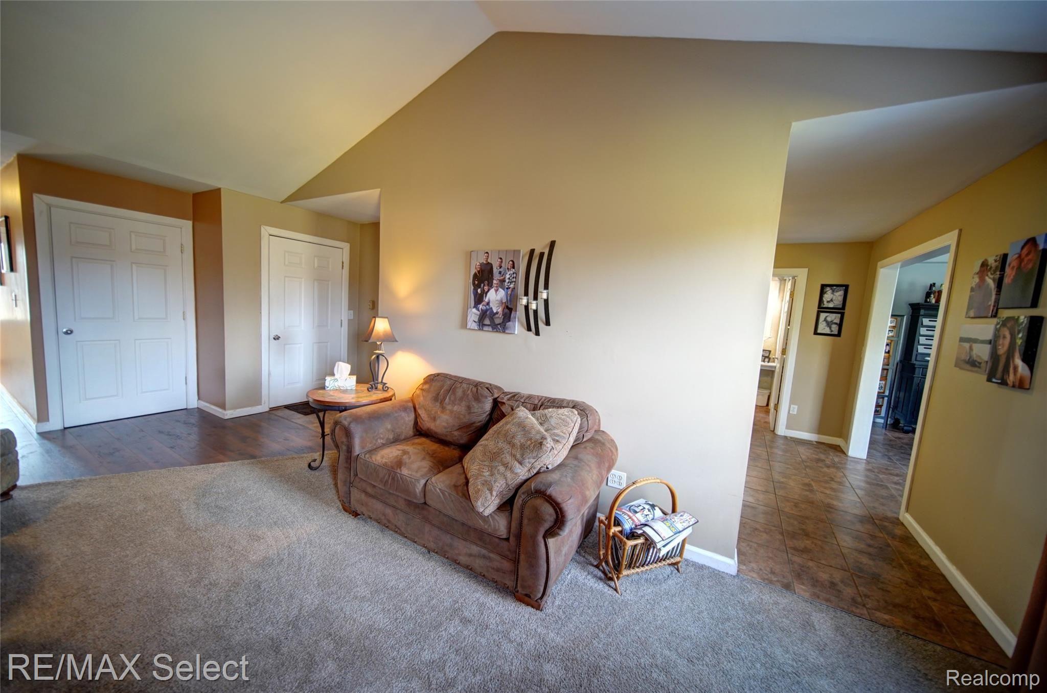 4045 East Carpenter Road Flint, MI 48506 - Photo 19 of 50 5413 N McKinley 072.jpg