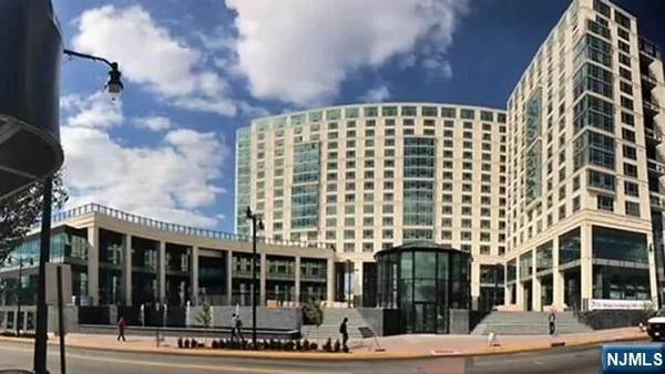 $4,070 | 1 Towne Centre Drive, Unit 1404, Cliffside Park, NJ 07010