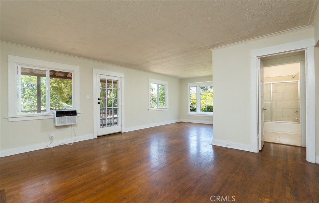 316 West Kenneth Road Glendale, CA 91202 - Photo 3 of 15 Living room