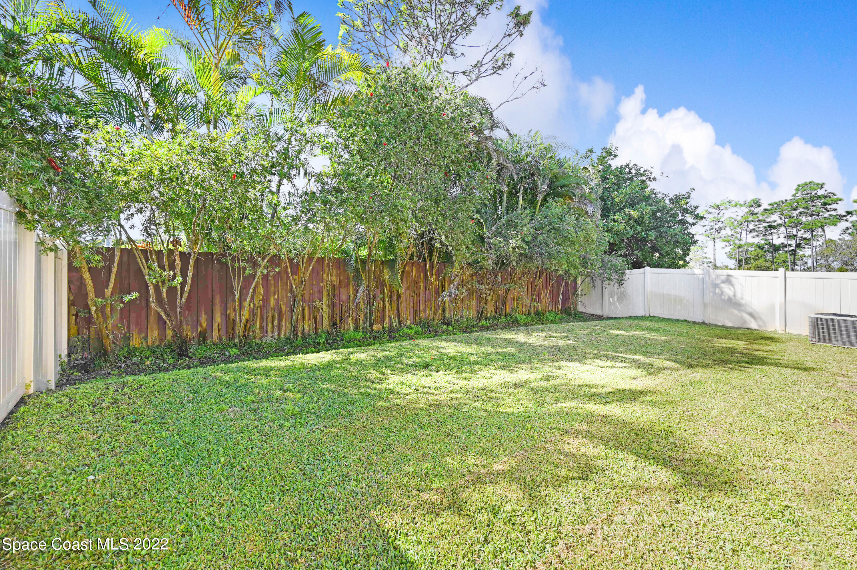 2077 Elkins Point Melbourne, FL 32935 - Photo 27 of 31 a backyard of a house with lots of green space