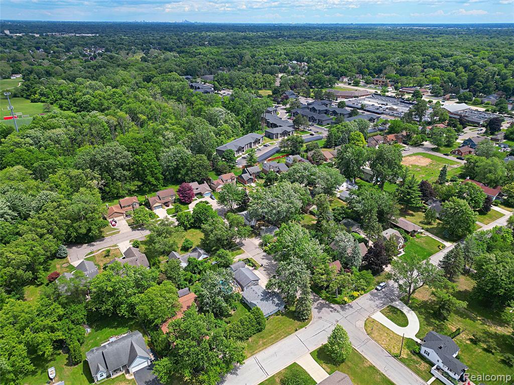 19554 Farmington Road Livonia, MI 48152 - Photo 11 of 40
