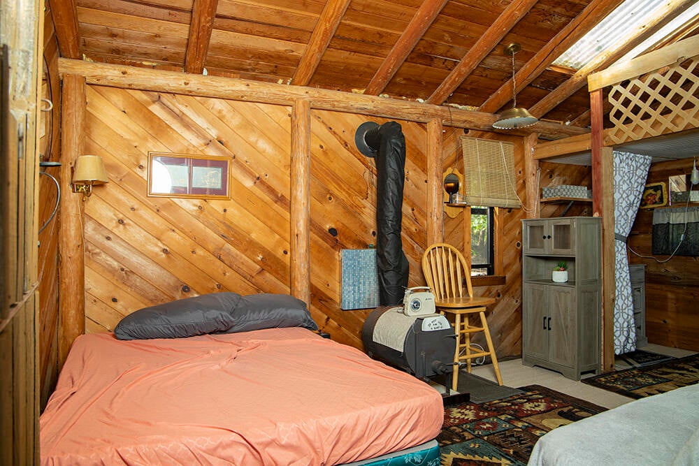 604 Draper Valley Road Selma, OR 97538 - Photo 17 of 45 Interior of outbuilding