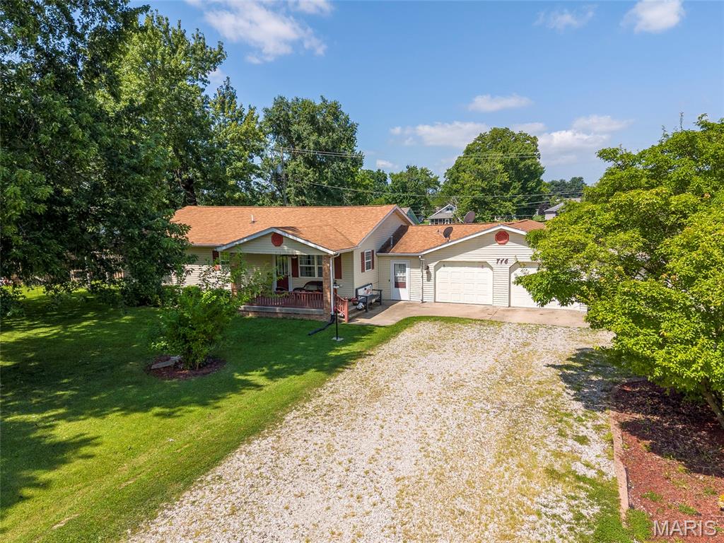 716 Springfield Road Gillespie, IL 62033 - Photo 1 of 33