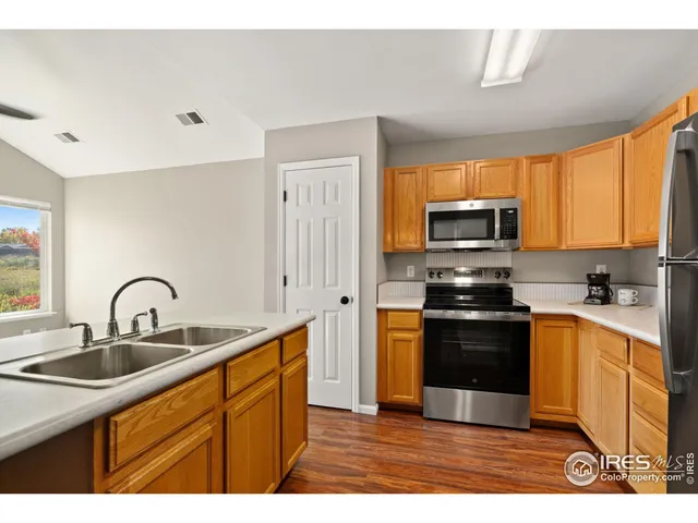a black and white photo of a living room