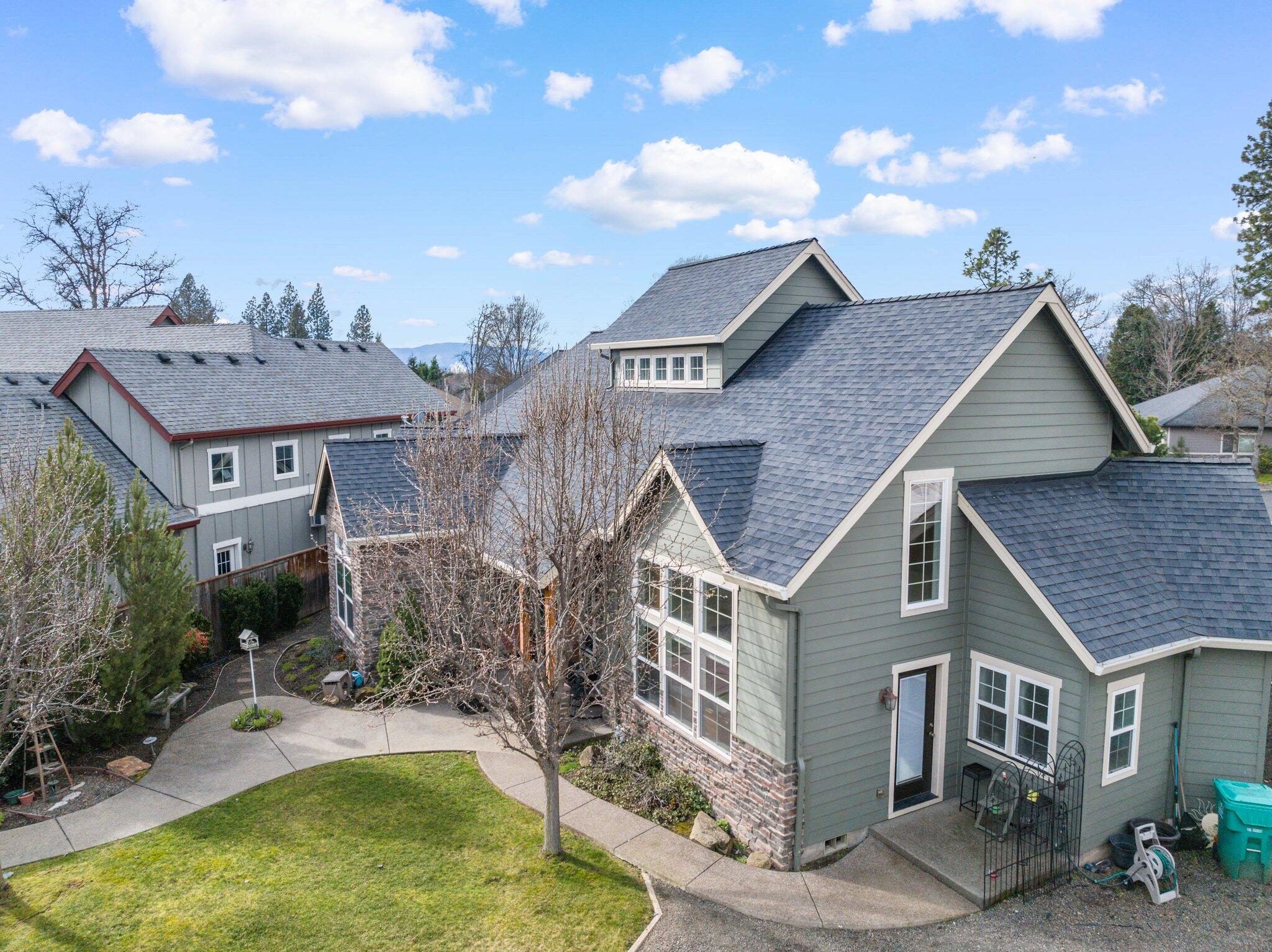 39 Falling Leaf Lane Eagle Point, OR 97524 - Photo 2 of 44 2
