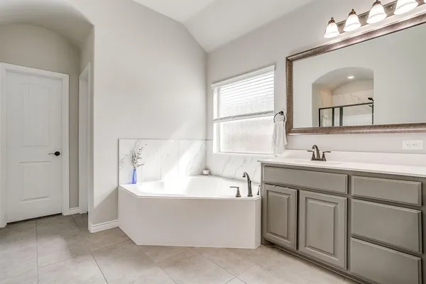$485,000 | 1616 Glade Meadows Drive, Burleson, TX 76058