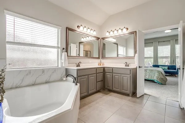 $485,000 | 1616 Glade Meadows Drive, Burleson, TX 76058
