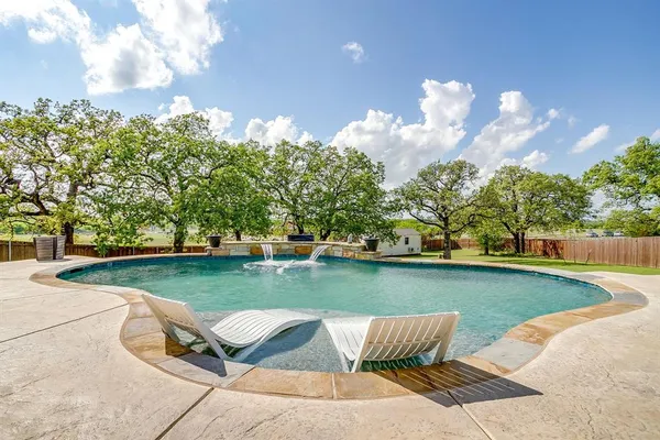 $485,000 | 1616 Glade Meadows Drive, Burleson, TX 76058