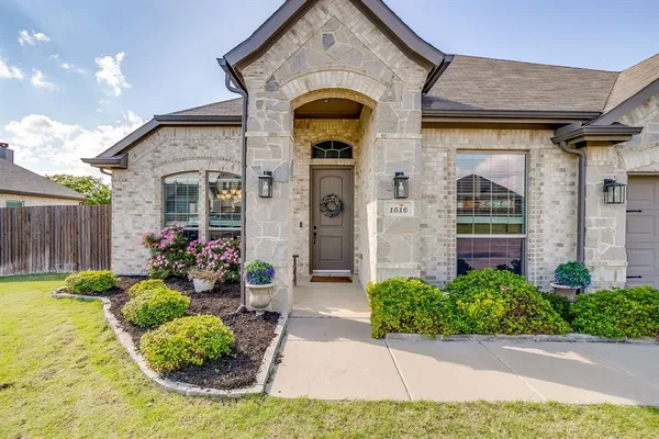 $485,000 | 1616 Glade Meadows Drive, Burleson, TX 76058