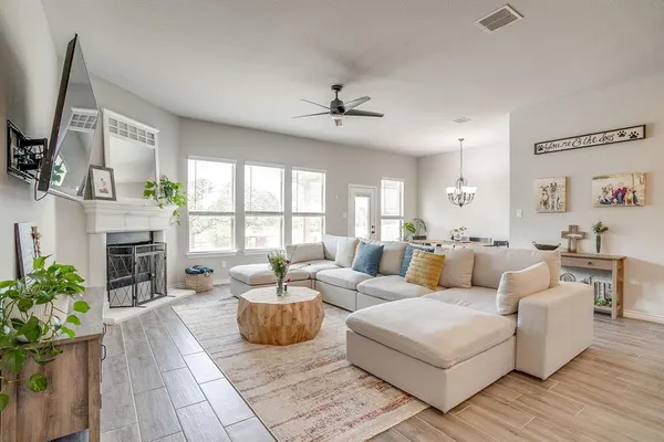 $485,000 | 1616 Glade Meadows Drive, Burleson, TX 76058
