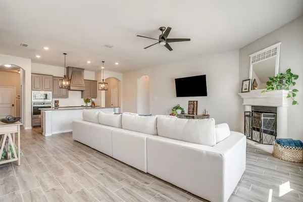 $485,000 | 1616 Glade Meadows Drive, Burleson, TX 76058