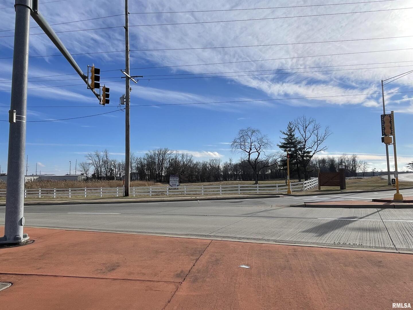 2103 The Hill Avenue Marion, IL 62959 - Photo 1 of 9 a view of a tennis court