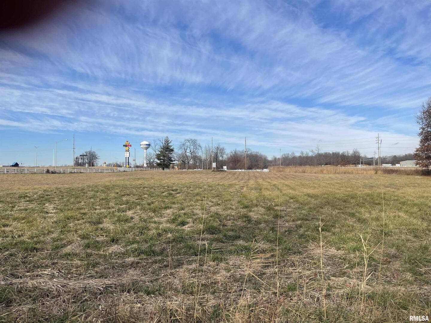 2103 The Hill Avenue Marion, IL 62959 - Photo 5 of 9 a view of an ocean