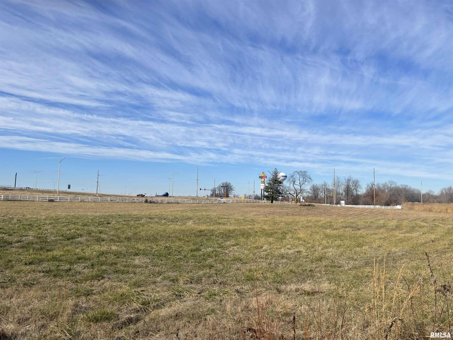 2103 The Hill Avenue Marion, IL 62959 - Photo 6 of 9 a view of an ocean